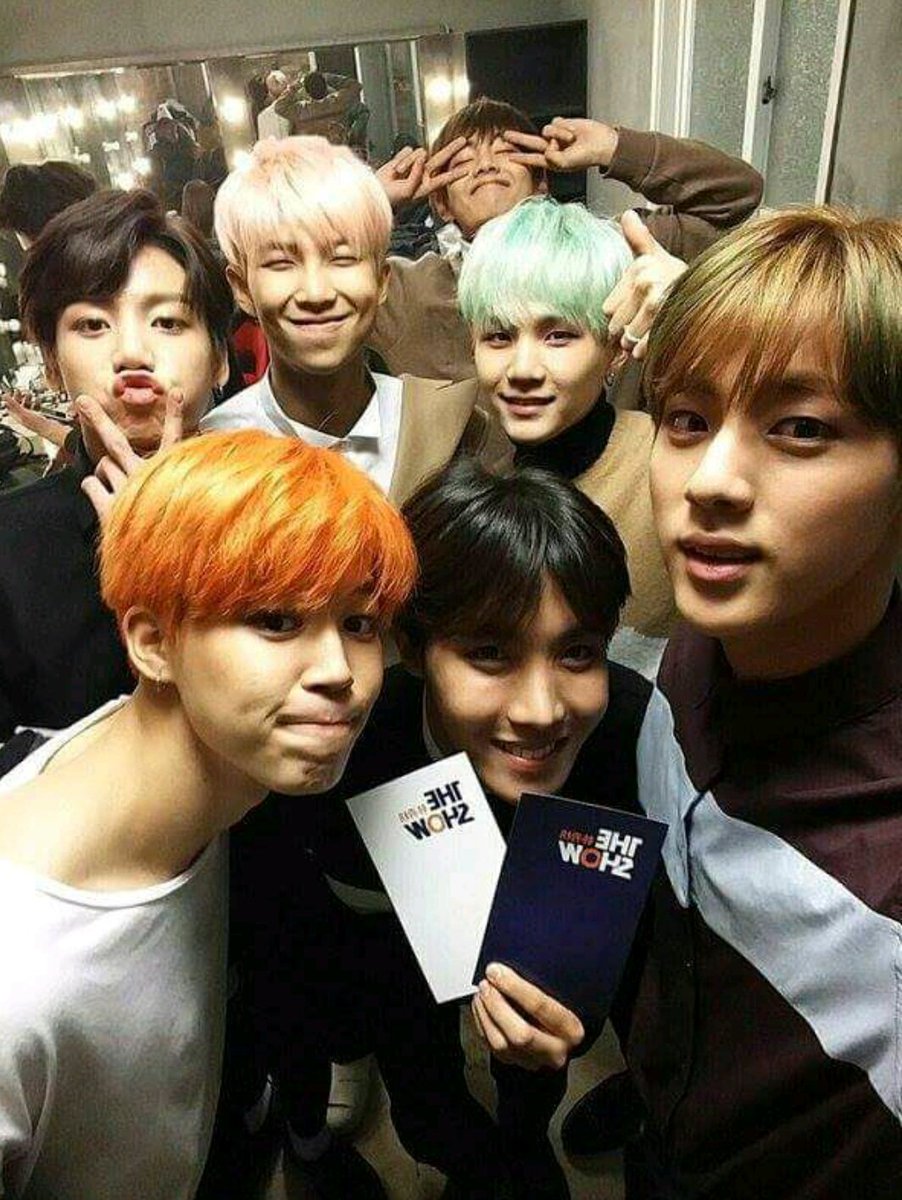 AnaLovee1D's tweet photo. #4yearswithBTS ot7 é minha religião https://t.co/SDkDzMJplc