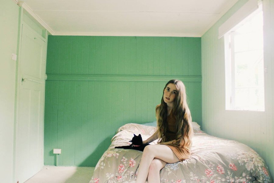 Gillar du Laura Marling och har en förkärlek till indiefolk? Då bör du defintivt lyssna in dig på Angharad Drake.
popmani.se/upptack-anghar…