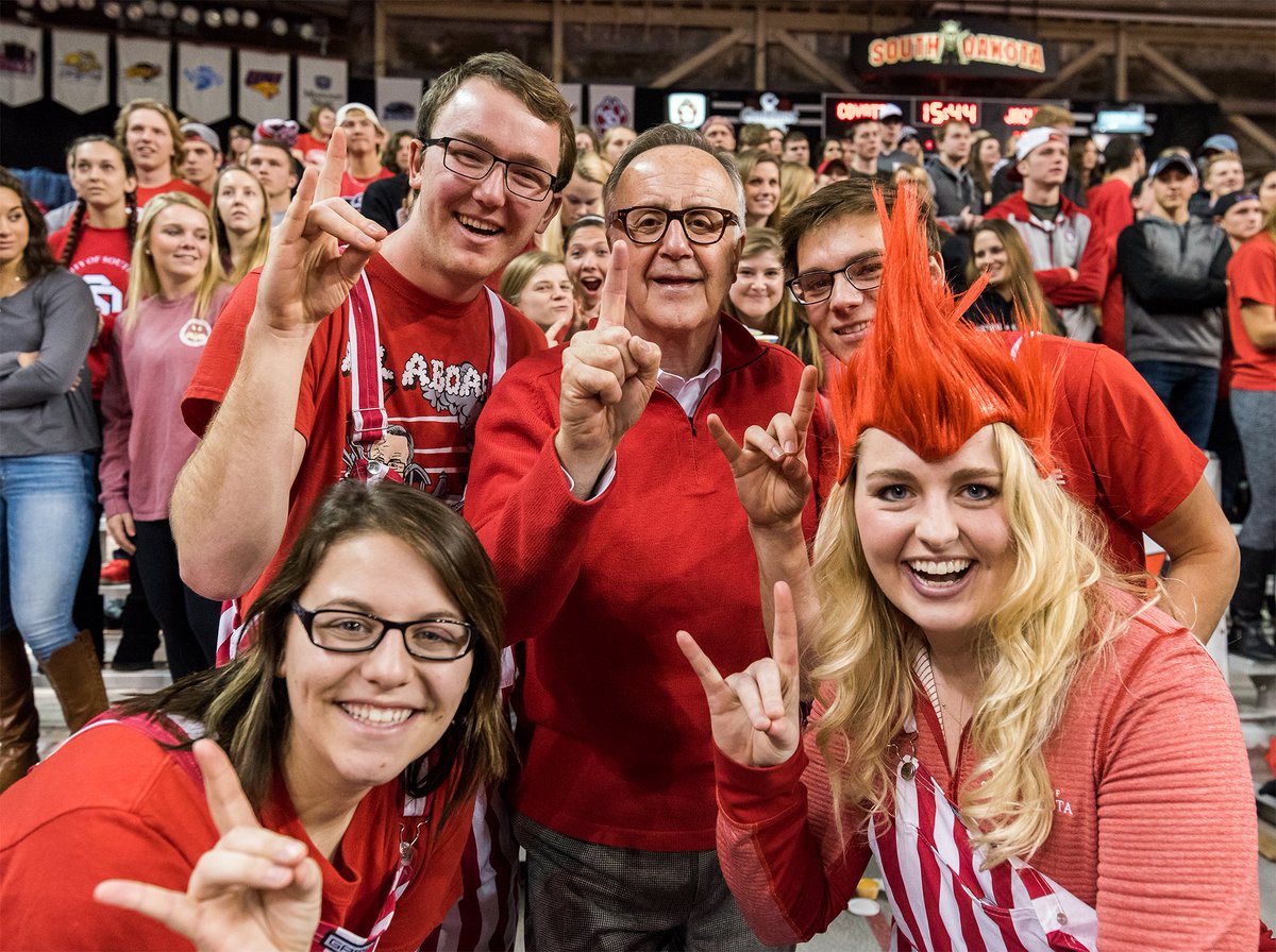 usd's tweet photo. Happy birthday President Abbott! #GoYotes https://t.co/NMVtqovySE