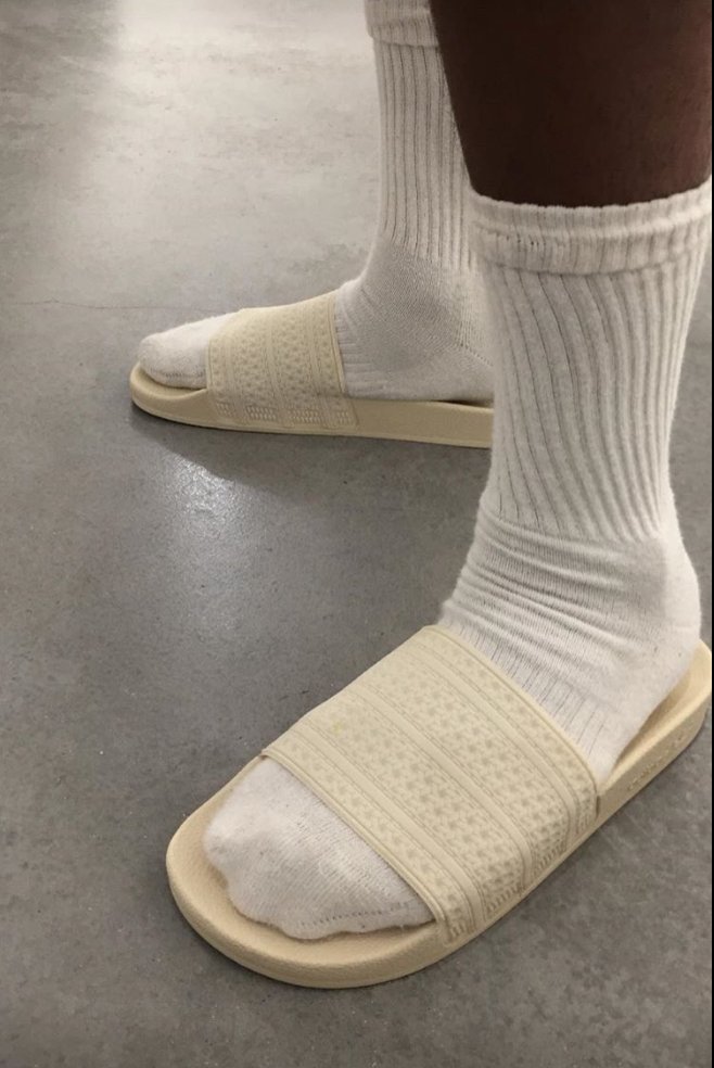 yeezy adilette