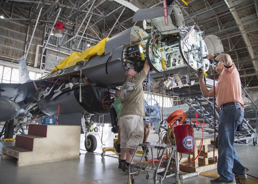 OpexNews's tweet photo. Des #radars APG-83 pour les F-16 de l'Air National Guard https://t.co/tBmbgVr6vu #APG83 #F16 #NorthropGrumman #USAF #avgeek https://t.co/61EJafA4QL