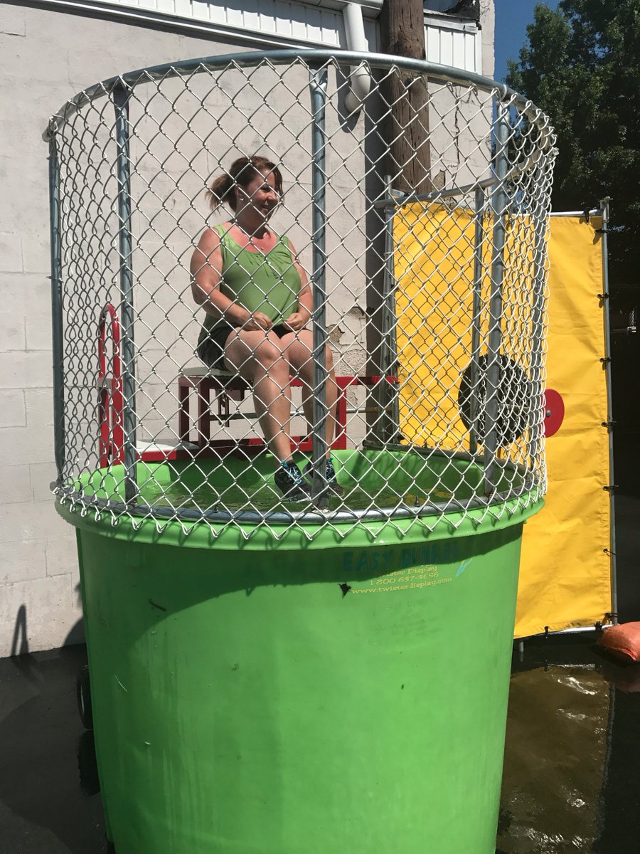 VroomSchool's tweet image. Mrs. Marks in the dunk tank during our Carnival Day!🤪 #JuneFun #PGVROOM