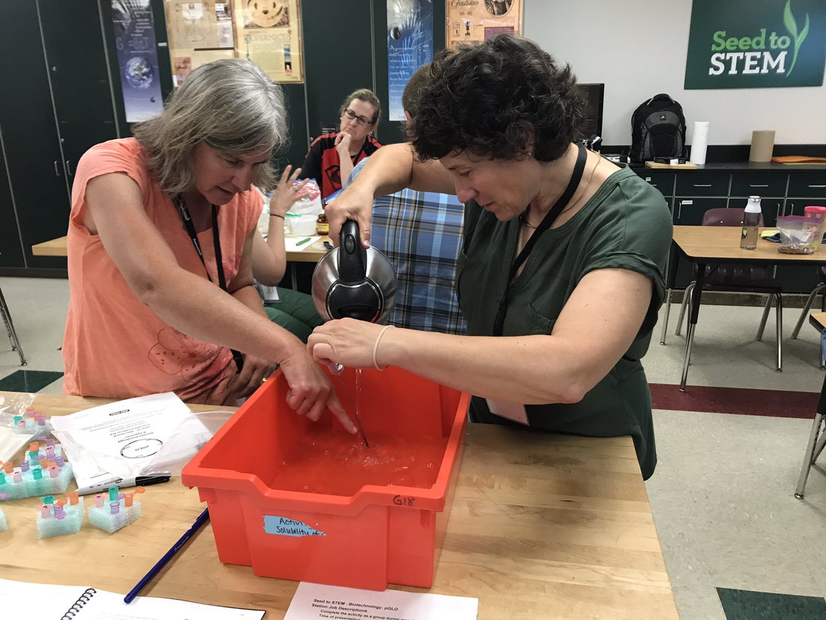 kansascornSTEM's tweet photo. Water baths, corn mash and DNA extraction, oh my! #seed2stem2017 https://t.co/mKupPrvbMZ