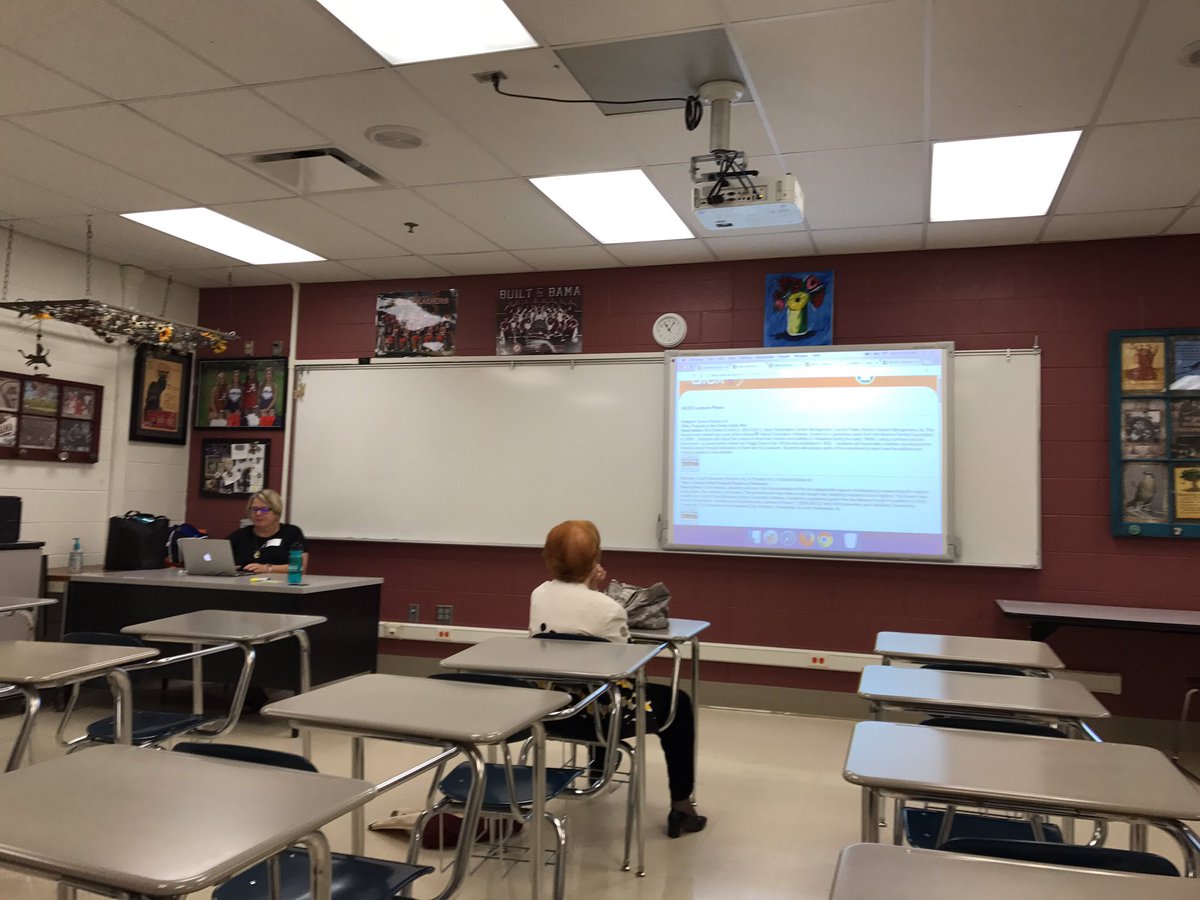 Mrs_Dilly's tweet photo. GEMSU Library programming with @momlibrarian1 at #asla17 using @TeachwithALEX tools. https://t.co/Jtin9KOIA2
