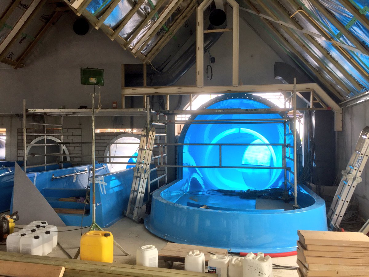 RLRozenbroek's tweet photo. De bouw vd drie glijbanen op @hofvansaksen gaat fantastisch en de opening is nu vervroegd naar 1 september  as !! Volg het nieuws op de site https://t.co/qQXJdQ6tqu