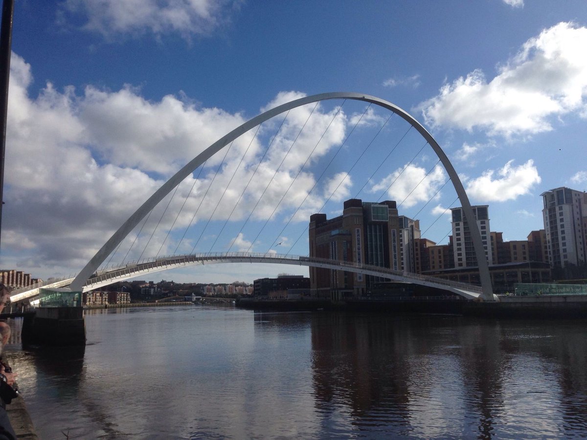#MyEyesSay #MNDAwareness
I'm gan doon the toon the neet,like
Gateshead Millennium Bridge
8-12 it's gan te be illuminated 4 #MND
💙💛💙💛💙💛💙👏👏👏👏👏