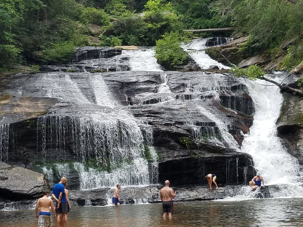 Mochixx_1's tweet photo. Waterfalls of the Blue Ridge Mountains: a great way to cool off during a long day hike. https://t.co/kDMOFMJ54A