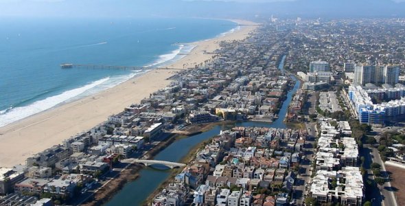 SiliconBeachCRE's tweet photo. Why is #SiliconBeach &amp; #LA winning compared to other #CRE markets? Talent... and and cheaper rents: https://t.co/xoHoJnJEzi  | @blakesearles https://t.co/UAOCwYbVAp