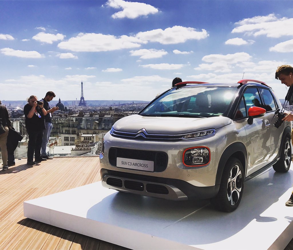 Katie_Read's tweet photo. The #Citroën #C3Aircross reveal today in #Paris! @CitroenUK @Citroen #CompactSUV https://t.co/z40RJDkbHX