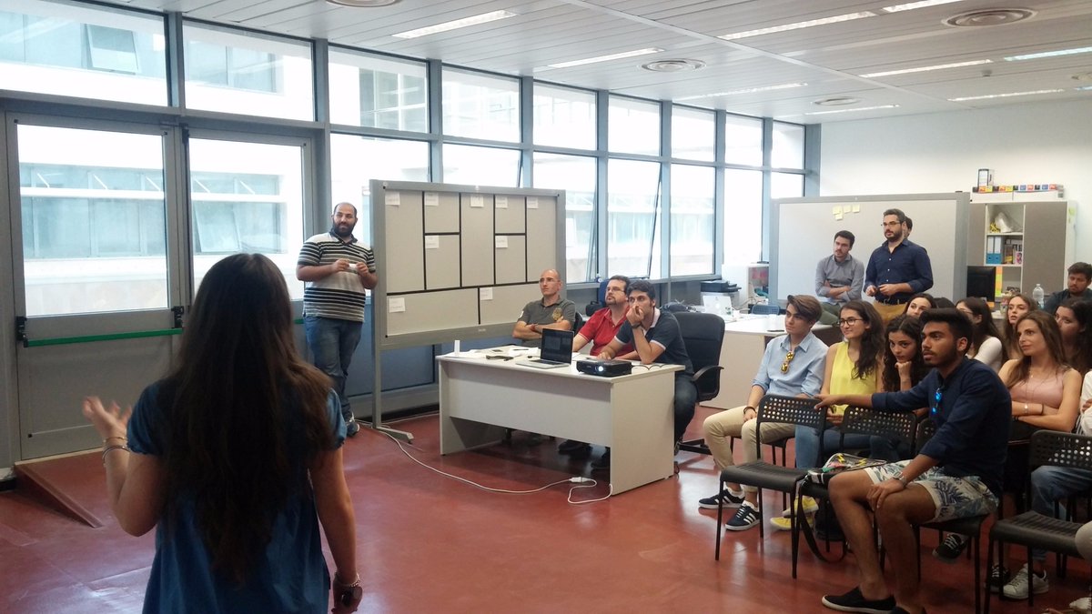 Il turno di #handshelper, un aiuto per chi ha problemi di #udito

#avaiava #alternanzascuolalavoro