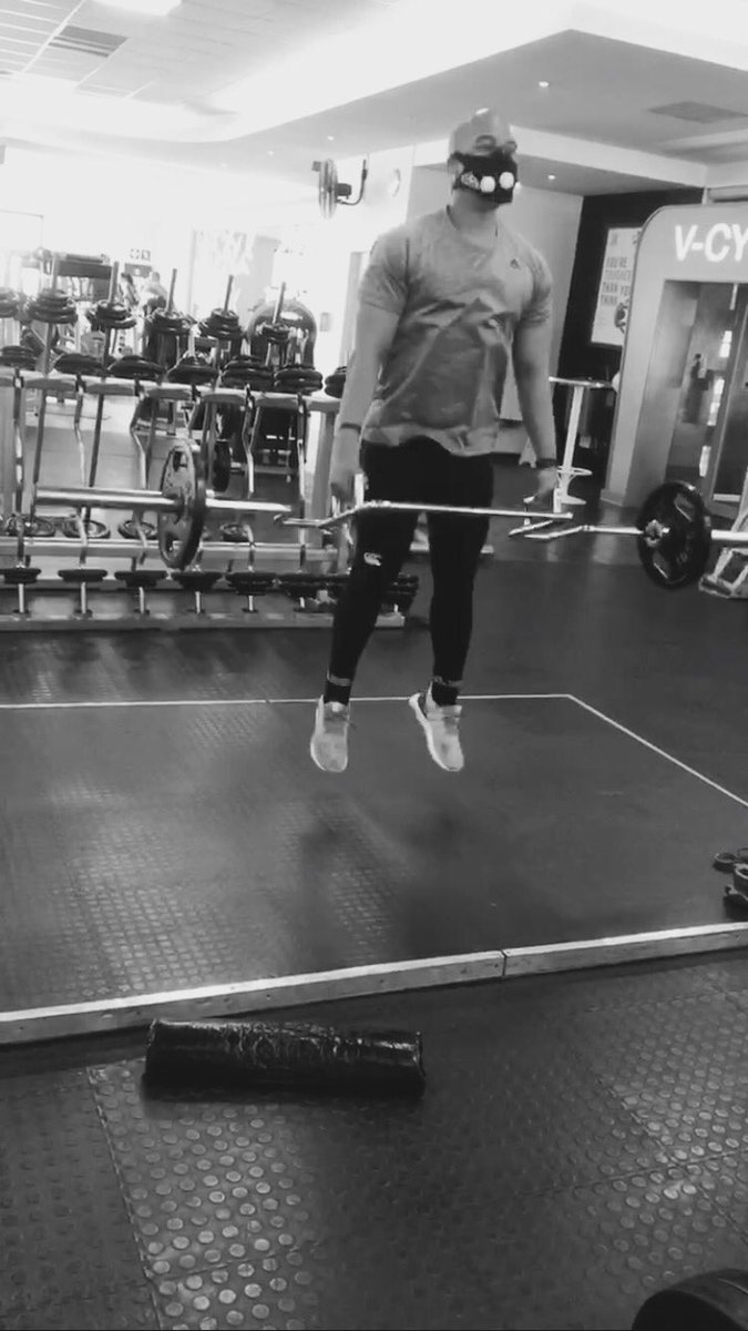 audas_vanschoor's tweet photo. Good start to the short week.. #Neverdone #NeverMissAMonday @adidasZA @TrainingMask π#WorkThisWinter #Functionaltraining #Avsfitness https://t.co/siO1EobfvL