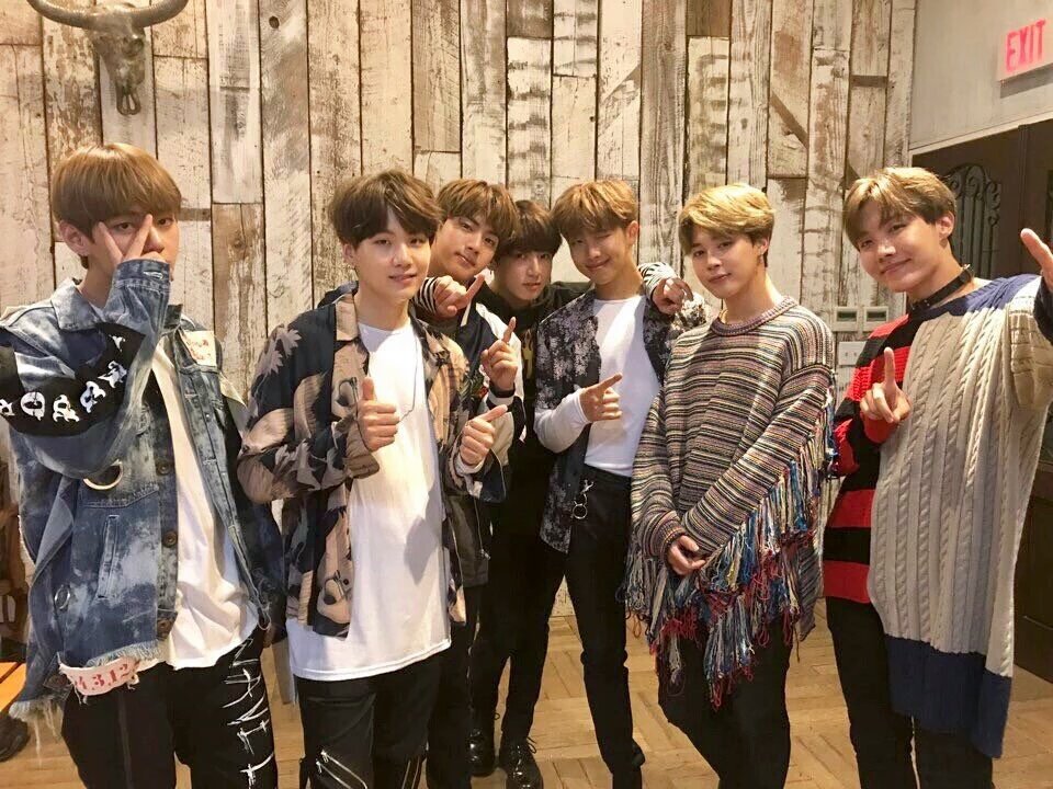TiaMomo09's tweet photo. #4yearswithBTS https://t.co/yFsFgZySRH