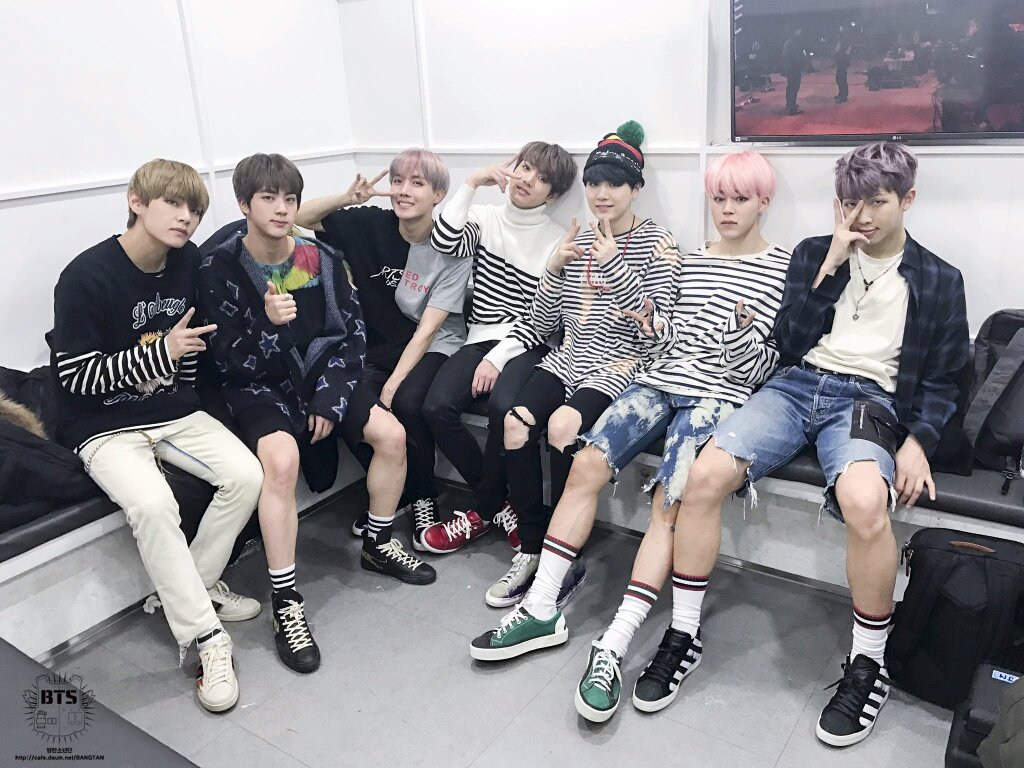TiaMomo09's tweet photo. #4yearswithBTS https://t.co/SuPATf8ZEi