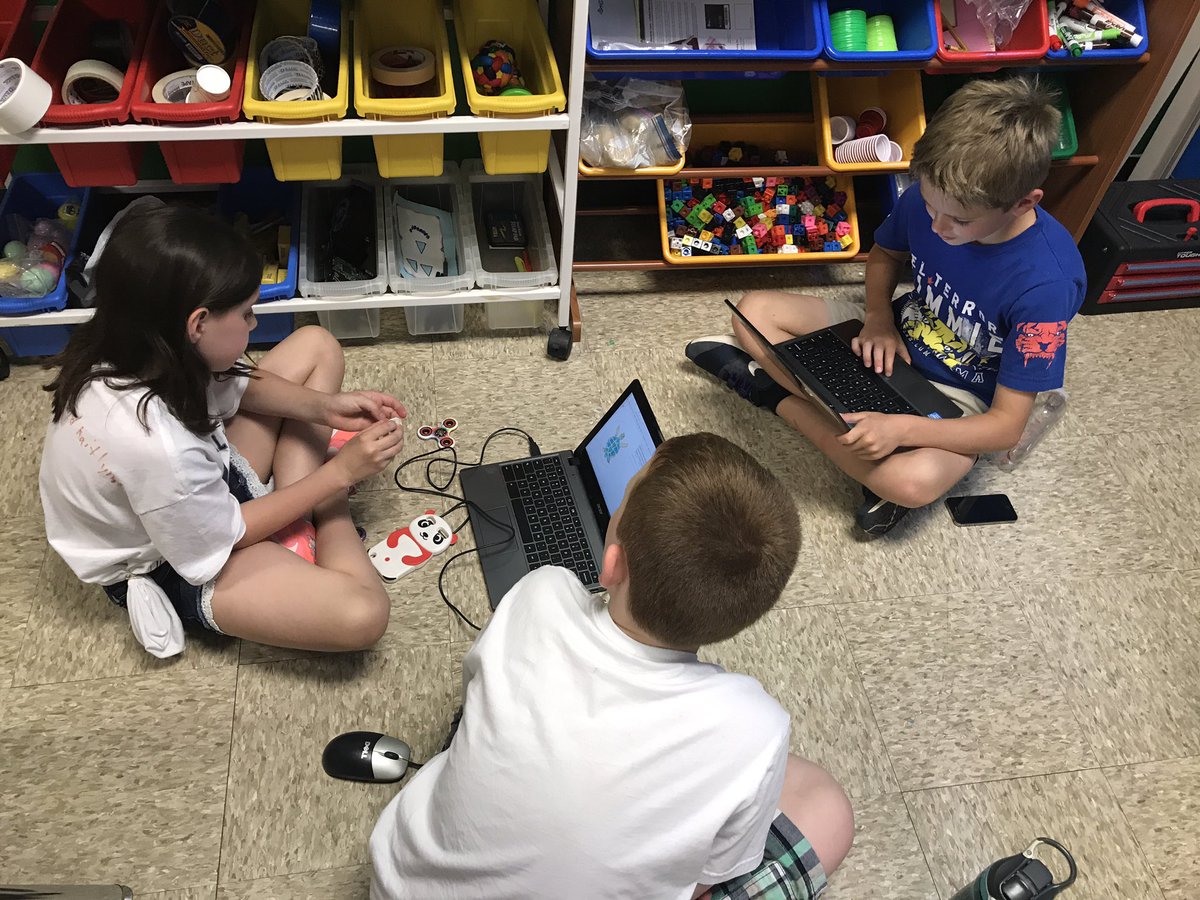 DrSHAnderson's tweet photo. 3rd grade #makers continue their student created projects! #MTPSpride #njed #fvcreates https://t.co/UOE0DhQpWr