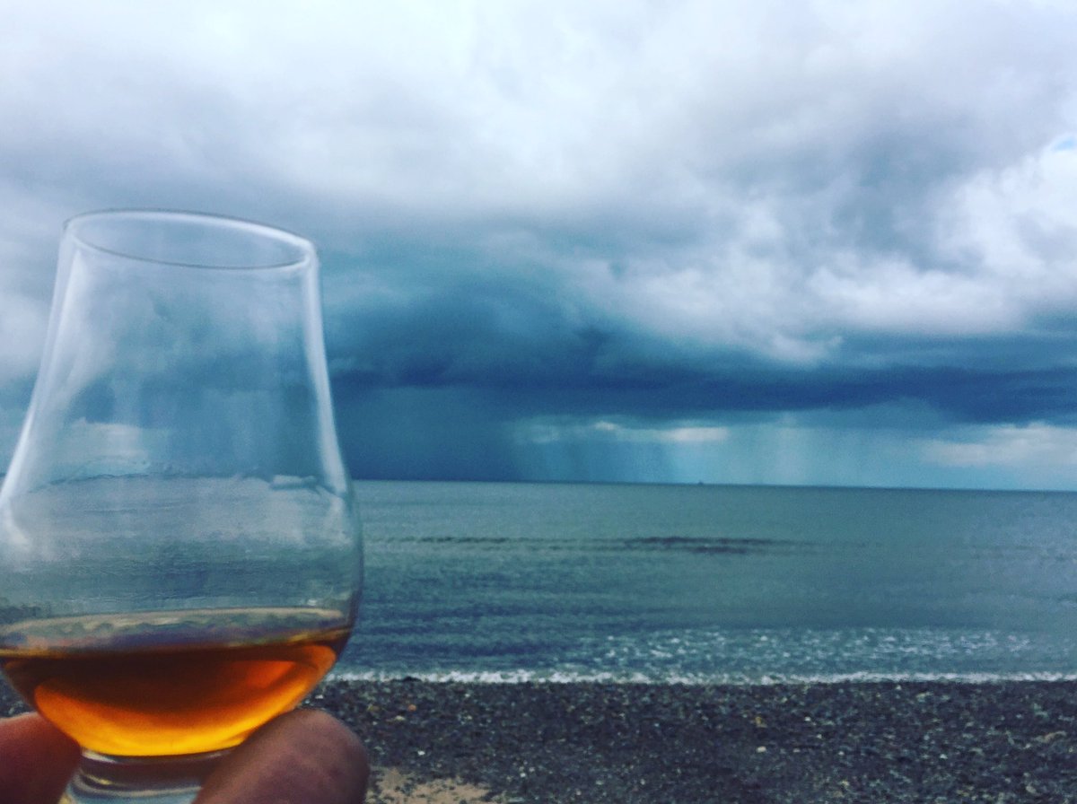 ShiltonAlmeida's tweet photo. #aboutsunday A dram of @PaulJohnWhisky pauljohnwhisky #peated #selectcasks at #speybay #scottishvibes #drambytheocean https://t.co/gQHlGH6Byl