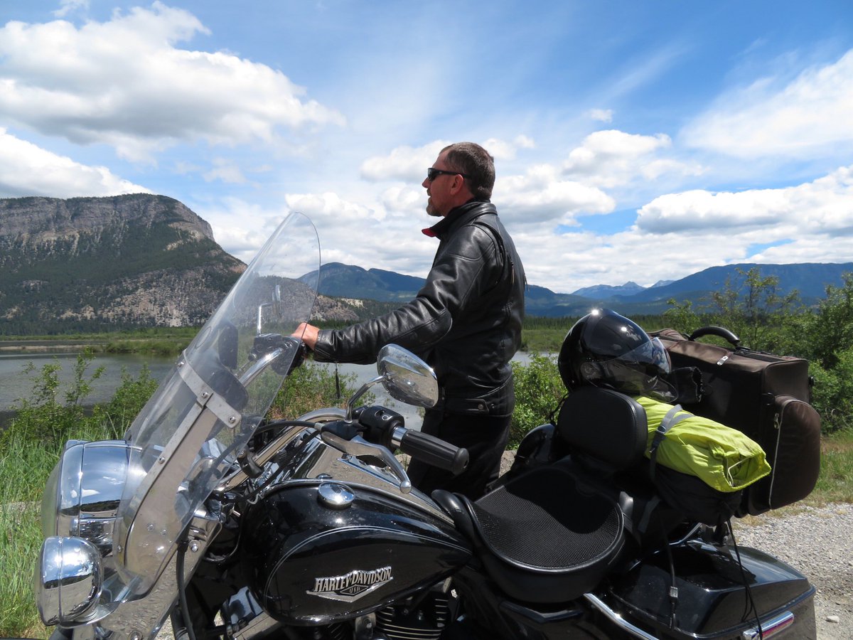 jerry_mack's tweet photo. Jasper Nat'l Park, Canada. #GlacierCountry #HDRoadKing @harleydavidson https://t.co/ebGdMN5Ogq
