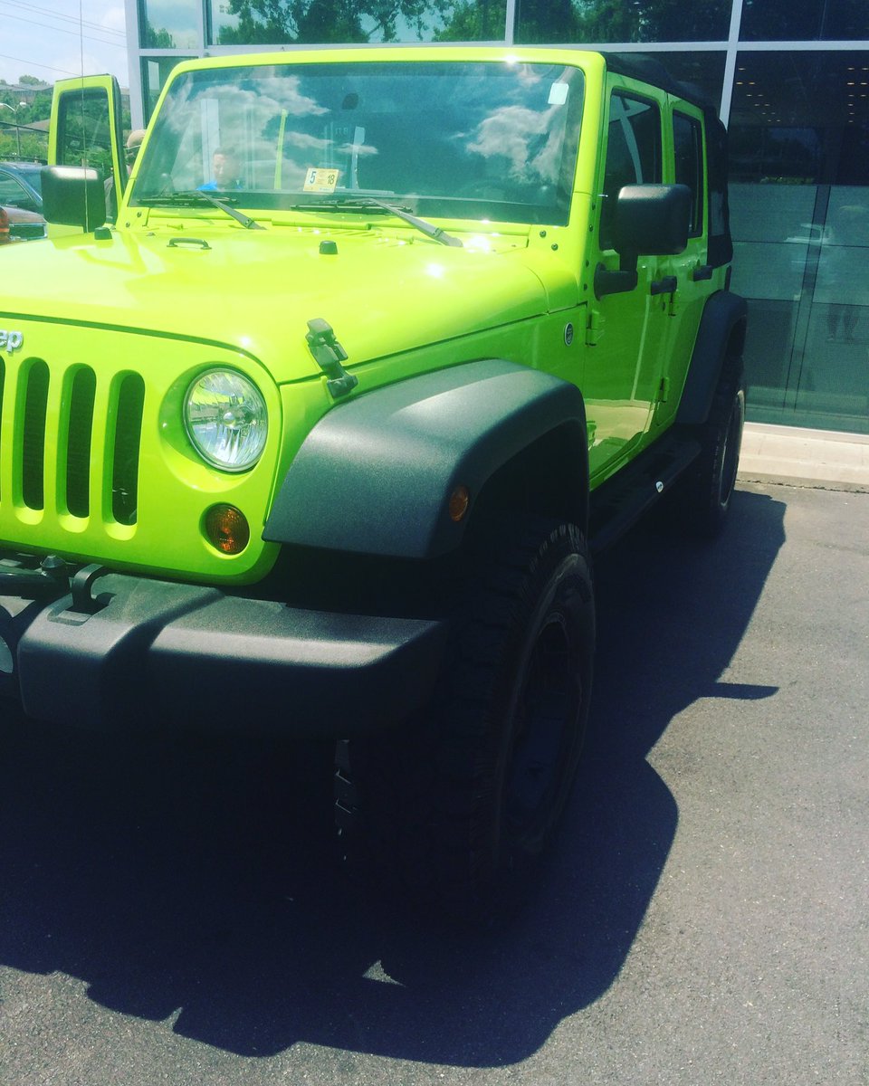 SaltyCierra's tweet photo. 🦎Traded the silver dodge dually for the gecko 🦎 #35s #3inchlift #geckogreen #jeepnation https://t.co/2RroiZr5wy