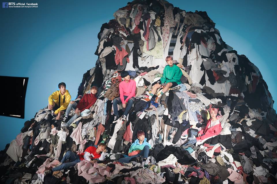 RuFanBTS's tweet image. #4YEARSWITHBTS
Возможно от меня и будет ничтожное кол-во твиттов. Но я просто хочу выразить свою любовь к вам и поделиться этим с АРМИ 💕