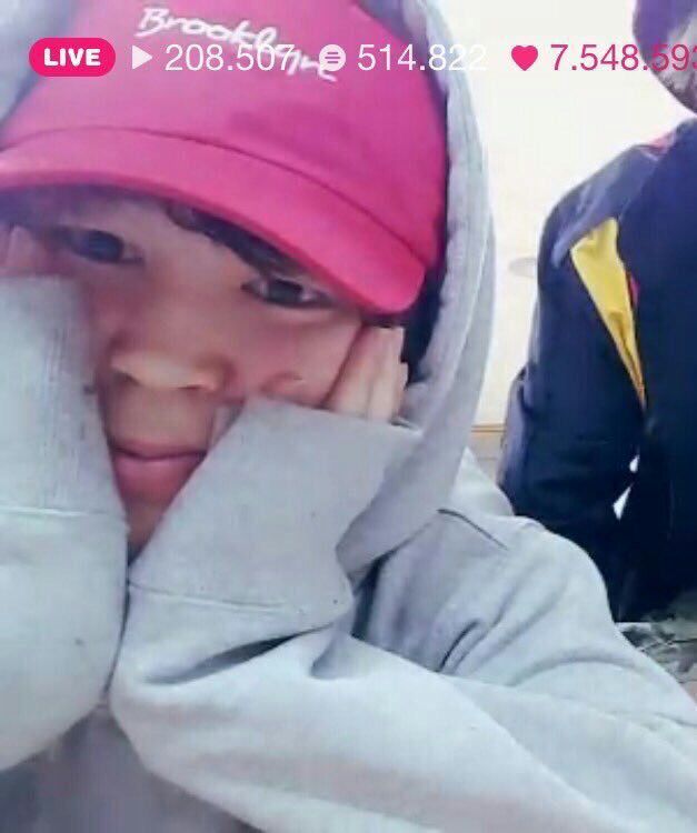 englishtae_'s tweet photo. Sweater paws are low-key my aesthetic... just saying @BTS_twt 

#ARMYSelcaDay https://t.co/8fzKCV3MUE
