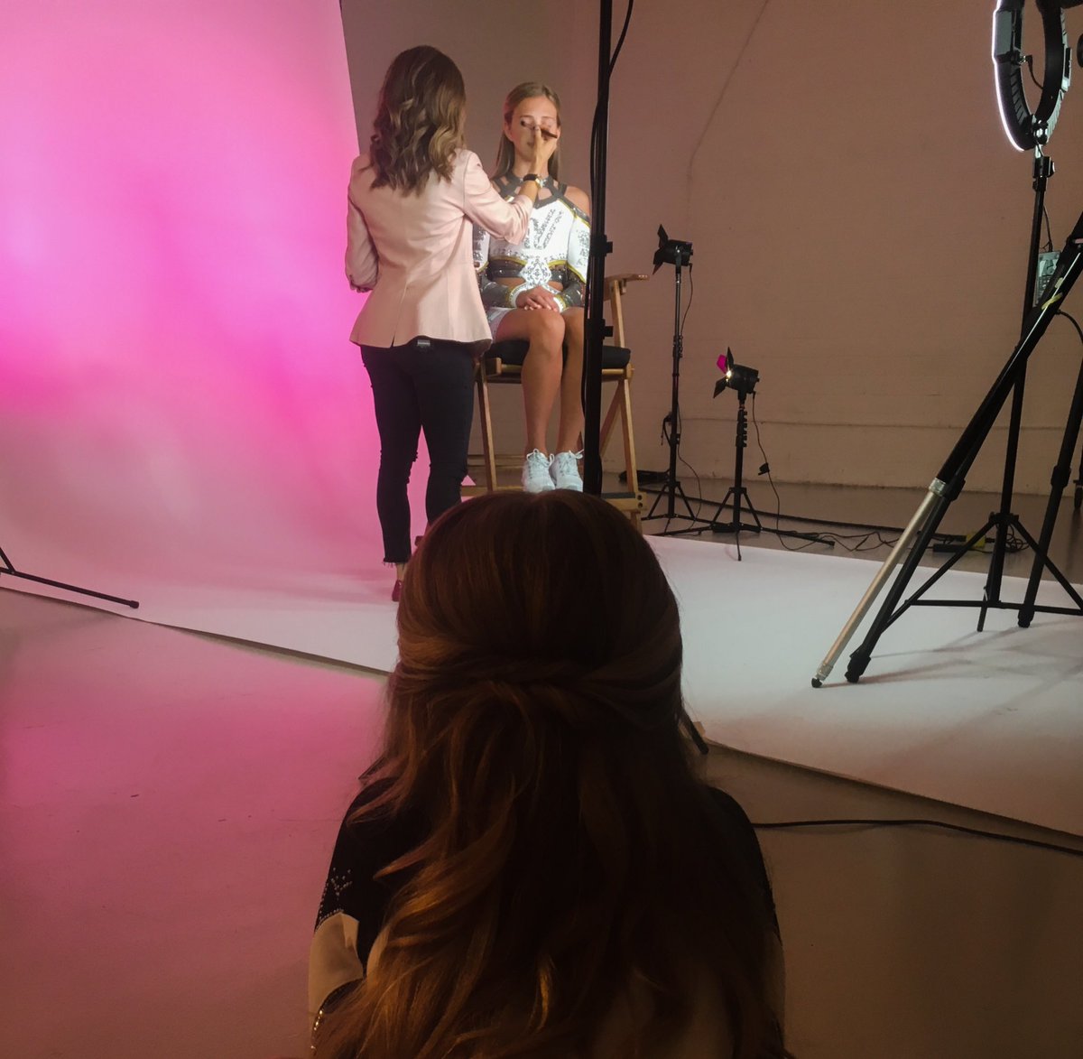 Carter watching what's happening on set. She can't wait for her turn under the lights!🎥