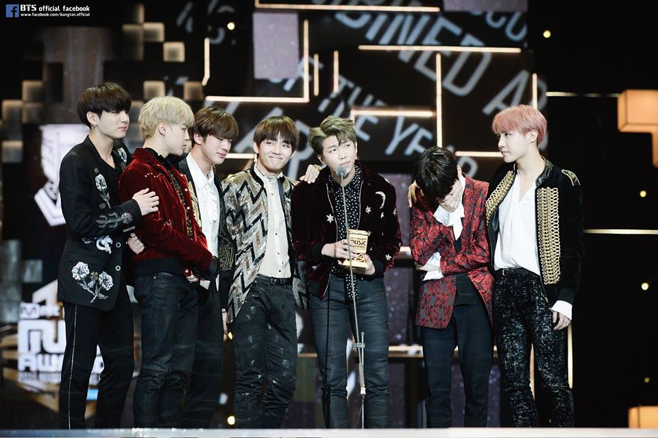 RuFanBTS's tweet image. #4yearswithBTS 
Красивые милашечки💕
Ваши песни всегда будут самыми лучшими🔥