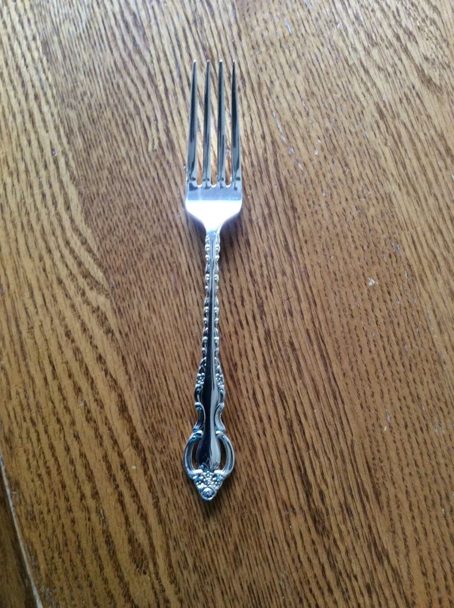 B5zen2's tweet photo. International Deep Silver dinner fork -- Countess https://t.co/xAdJQmYxhv #Etsy #DinnerFork https://t.co/VPTQDtjUcx