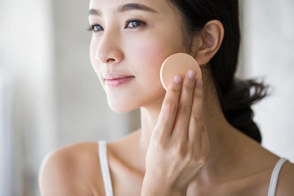 Avery_Books's tweet photo. Should you buy natural makeup? @PhoebeLapine talks with @usnews about her beauty overhaul #TheWellnessProjectBook
https://t.co/VXNWdQfCy4 https://t.co/TmgZAJttwo
