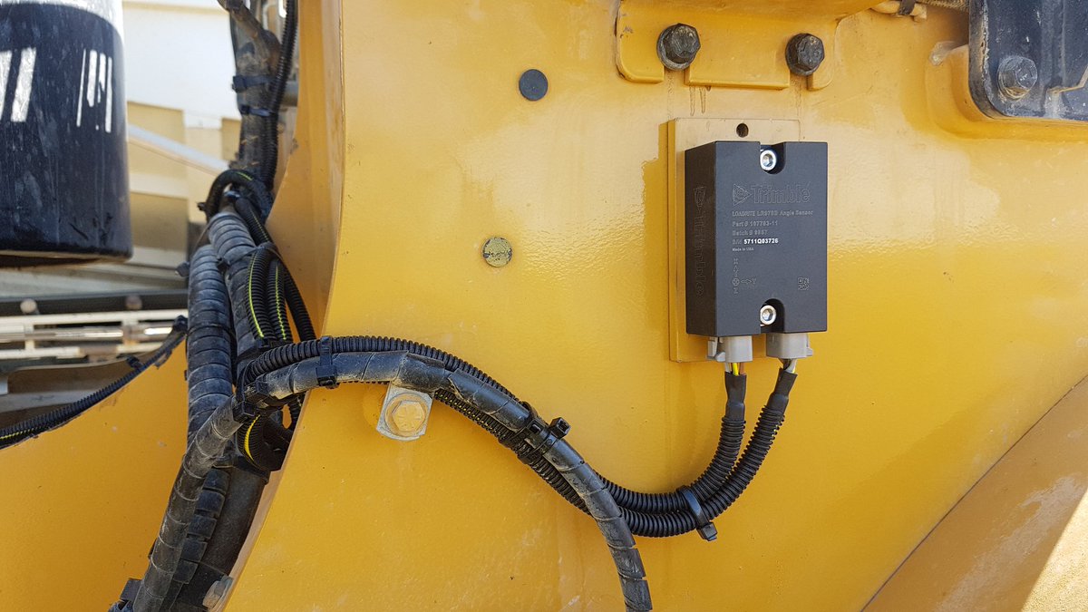 _curtisreimer's tweet photo. @loadritescales here's #2 of the L3180's installed onto a Cat 972M in my own hometown of Edmonton #yeg #IHQ  😀 https://t.co/0Ub0N3411n