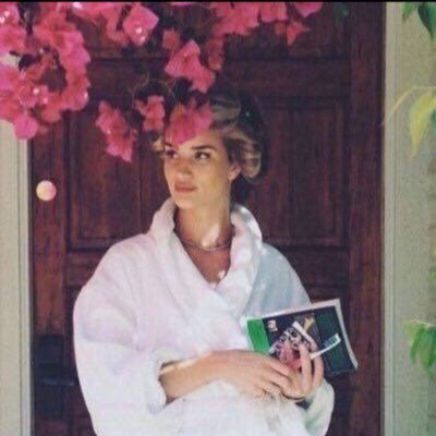 MiMa_Al_t's tweet photo. * 
في داخلي شي
ماا يستوعب المنطق
ومشاعرٍ كنت في 
منفاي ناسيها !

بعض الاحاسيس 
ماا تُكتب ولاا تنطق
على حسب :
يا تنهدّها يا تبكيها.. https://t.co/m8U6mqLm4I