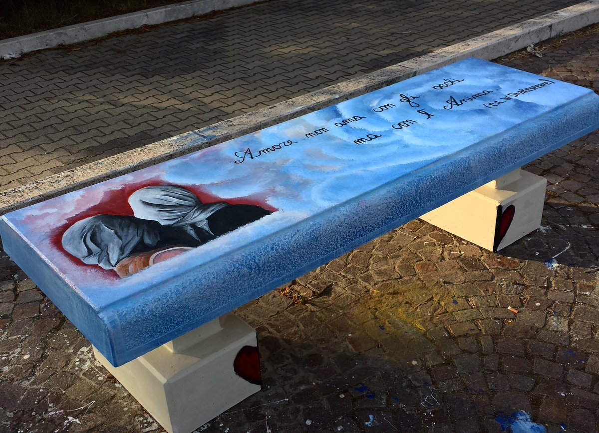 #TalkingBench: il #lungomare di #NovaSiri si colora d' #arte e riporta  in vita: #Seneca, #Platone, #Fellini, #KurtCobain, #Audreyhepburn