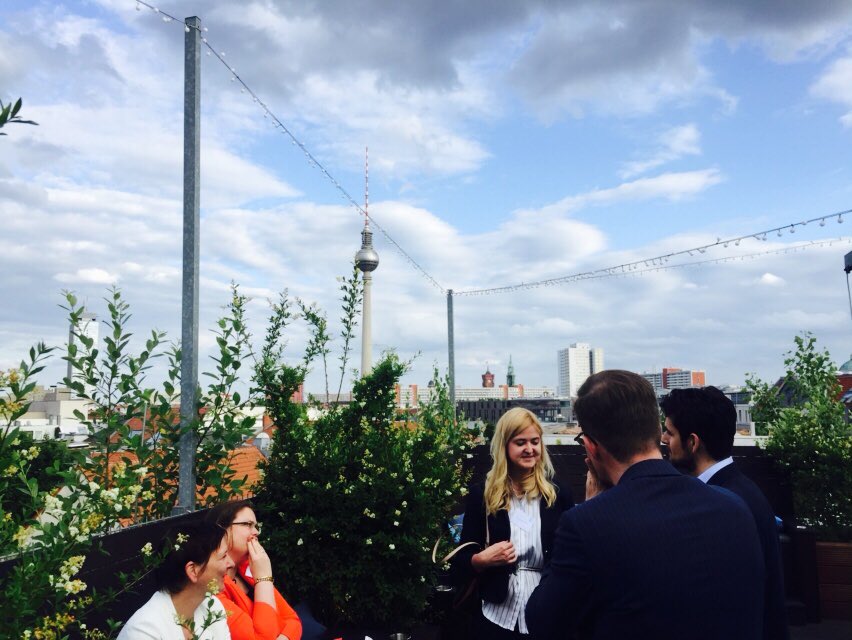 KristinaYu1's tweet photo. What a night in Berlin, #GNN, #HarvardNetwork! More than hundred+ in attendance. Great job Berlin Club leadership! https://t.co/H8SF2KKaPj