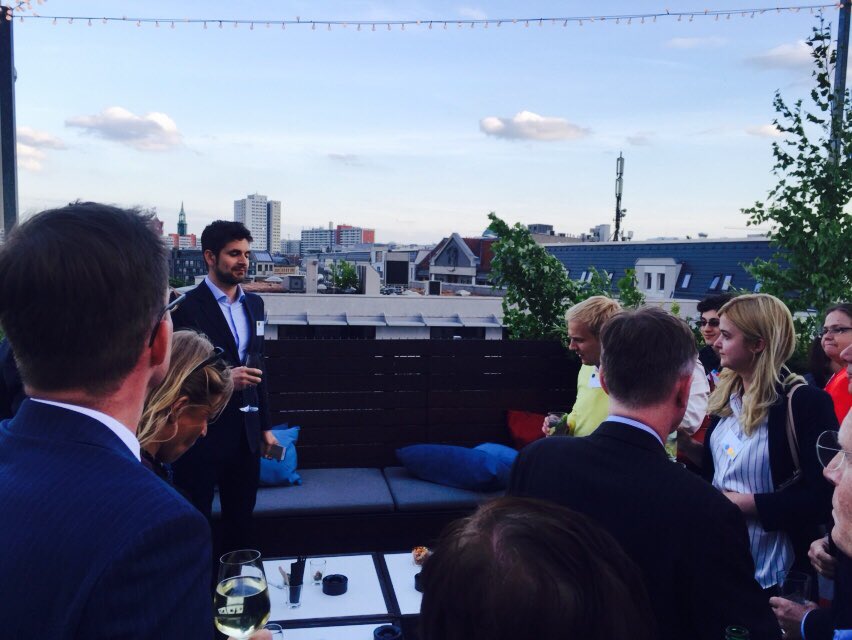 KristinaYu1's tweet photo. What a night in Berlin, #GNN, #HarvardNetwork! More than hundred+ in attendance. Great job Berlin Club leadership! https://t.co/H8SF2KKaPj
