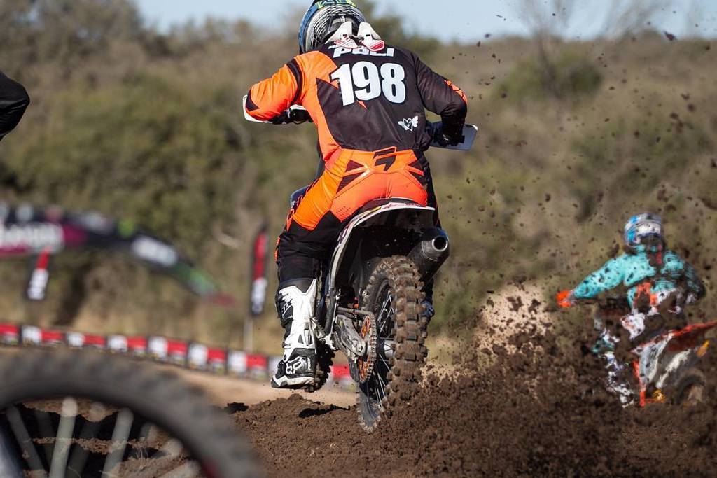 shiftargentina's tweet photo. Nunca bajes los brazos | @agustinpoli198 | 📷 Nicolas Jimenez
#shiftracing #shiftargentina #shift #moto #mx #motocr… https://t.co/hiRt4fBhil https://t.co/hcPonwymKK