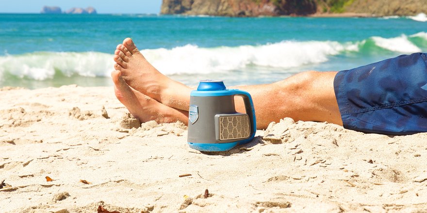 DUBGEAR's tweet photo. Summer is here! Warm sunshine, cold drinks and great tunes! Life's a beach. Cheers! #SunsOutDubsOut #DubStein #BluetoothSpeaker https://t.co/anNtxTTz5O