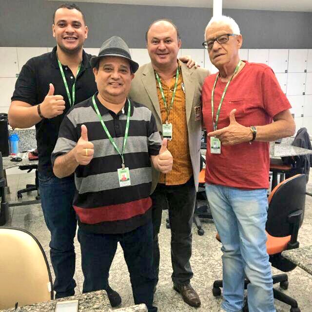 robertoabrasCAM's tweet photo. Time da Rádio SuperNotícia 91.7 FM 📻 @avozceleste @pequetitoreis e Hugo Sérgio. https://t.co/5uUQmD3fot