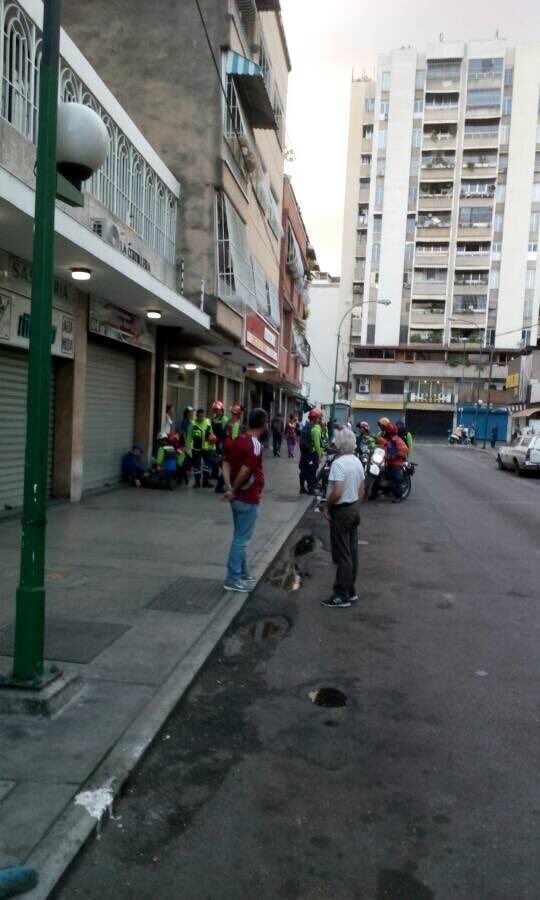 ChacaoReporta's tweet photo. Varios heridos en calles de Chacao. 6:40pm #12J https://t.co/8AhnEb2yRo