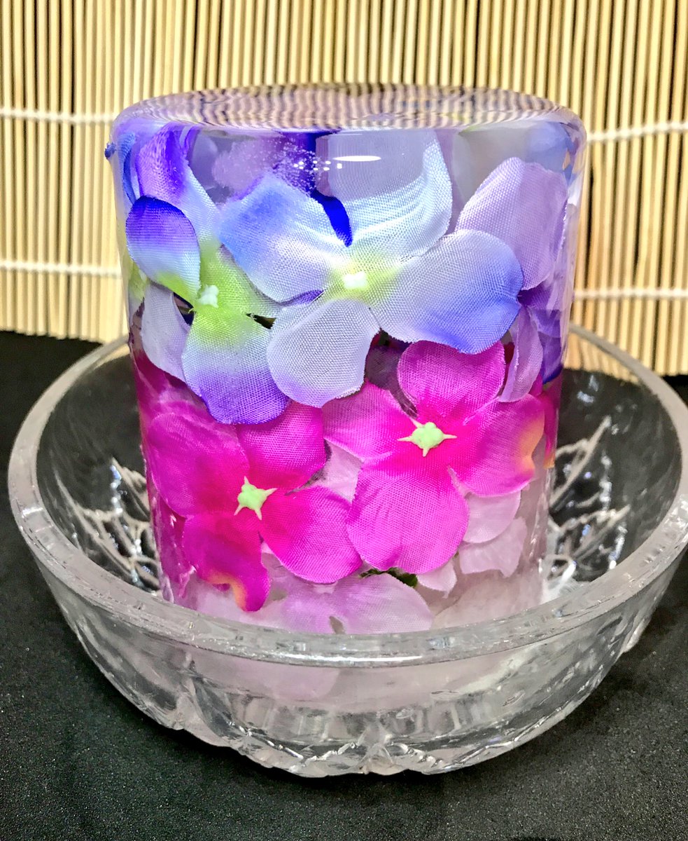 卯月かりん 筋さに 氷中花の記録 今年も氷中花作りました 六月なので定番紫陽花 百均の造花とタッパーです 朝顔も作りたいなぁ