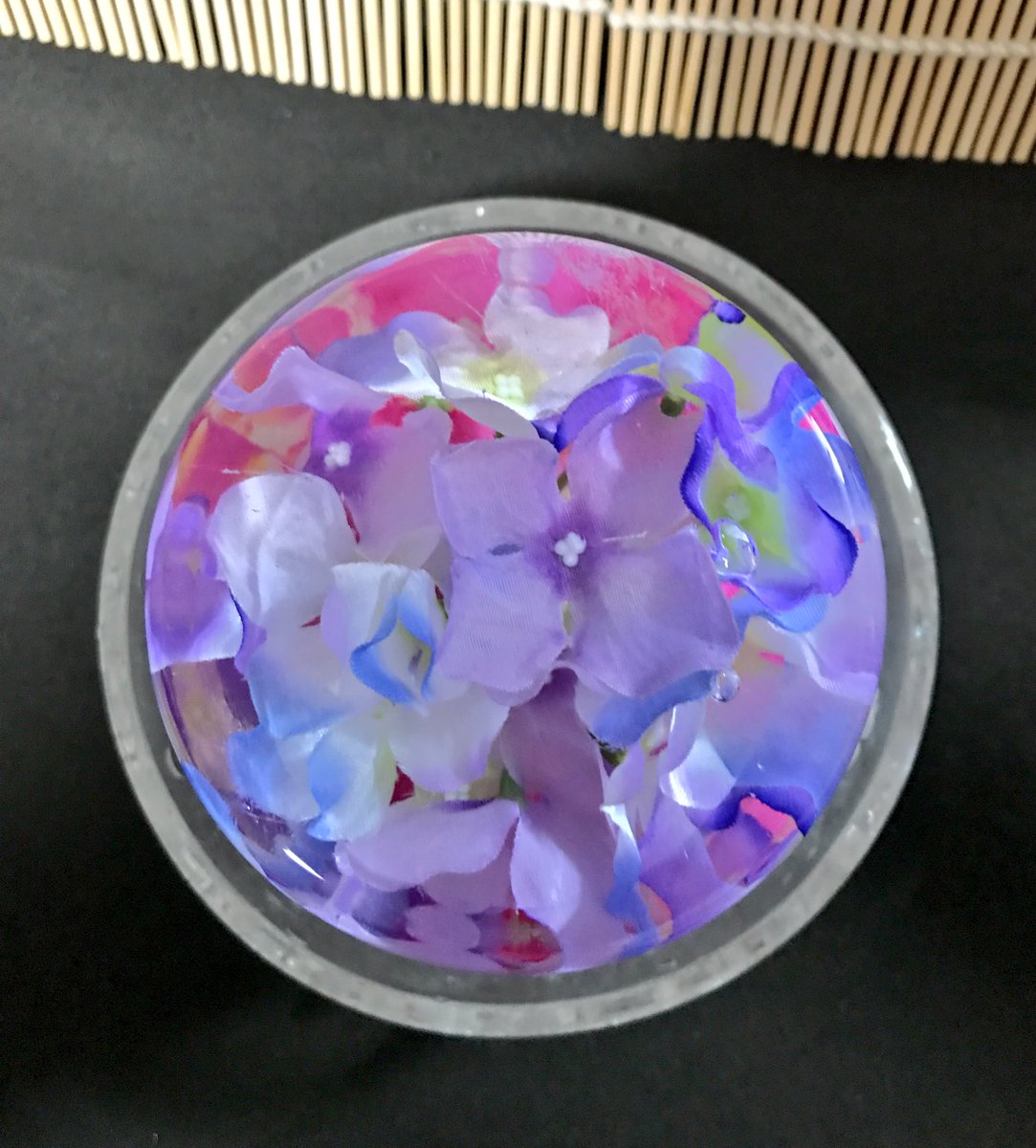 卯月かりん 筋さに 氷中花の記録 今年も氷中花作りました 六月なので定番紫陽花 百均の造花とタッパーです 朝顔も作りたいなぁ