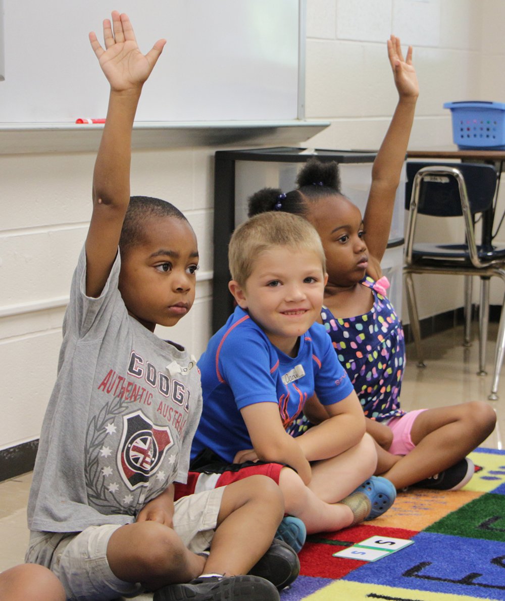 RaytownSchools's tweet photo. Incoming kindergartners played a matching game to practice letter recognition and letter sounds. #SmartStart17 https://t.co/m6xy85TkMS