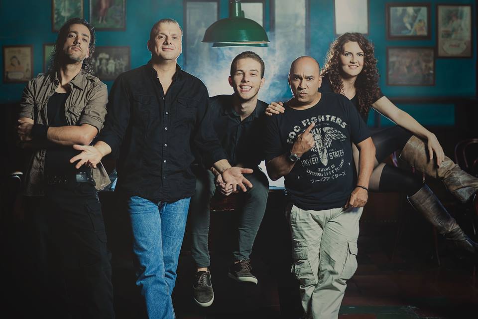 Rockaxis_CO's tweet image. Desde Medellín @GoldenBoxRocks nos ofrece su video para 'Tears in the Rain'. rockaxis.com.co/colombia/noved…