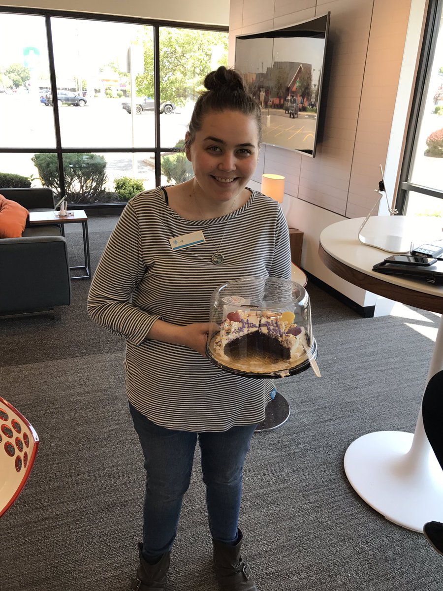 HAPPY BIRTHDAY 🎈🎁🎊🎂🎉  I ate a slice before I gave it to her lol #lifeAtAtt <a href="/att/">AT&T</a> Thanks Liz #YouCantEatThatOnTheSalesFloorTho