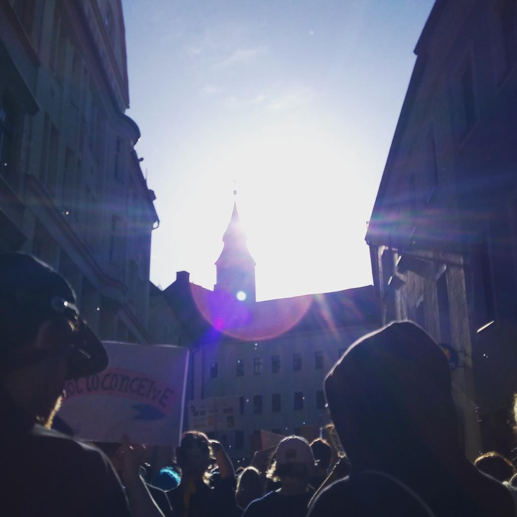 gj_sachsen's tweet photo. "Eure Kinder werden so wie wir, eure Kinder werden alle queer!" Gegen den Marsch für das Leben! #ab1206 https://t.co/X0n5p7NbV2