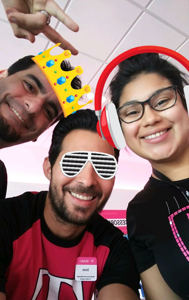 agreatleader's tweet photo. One phoneπ€³. Multiple numberπ’. No problem.Come visit these #Tmobiledigits experts in #Pearland to get hooked up @Paul_Giannotti @bejiasi0617 https://t.co/tB1TpUPCVv
