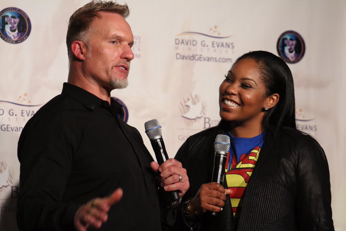 MissAngelMobley's tweet photo. Thank you so much 4 taking the time to talk with me @BBCofNJ Apostle @roncarpenter - we never get tired of your word! God Bless you! #POG17 https://t.co/QqSmiuWvUT
