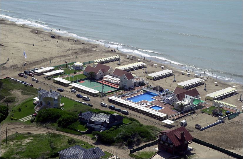 telefenoticias's tweet photo. #CRPinamar El balneario favorito de los políticos será arrasado por las topadoras.  https://t.co/2v9JWflruW https://t.co/aPmcX3cX18