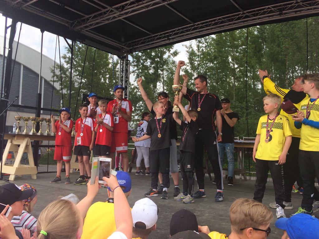 tyus_volley's tweet photo. Old #TYUS:in A-J Marttila (E-pojat Tsemppi) ja @Markus9Mattila (E-tytöt Super) valmensivat #LTU-joukkueensa #pwrcup-mestareiksi. Onnea! https://t.co/7IKSGN7Bjy
