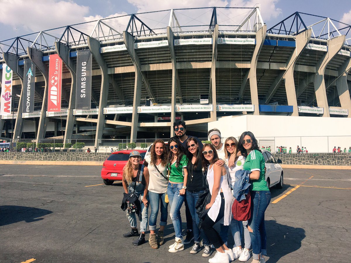 Los famosos así disfrutaron del México vs USA #ElTriConLasEstrellas apoyando su camino a #Rusia2018 ⚽️<a href="/TD_Deportes/">Televisa Deportes</a> #ElFutbolEsNuestro