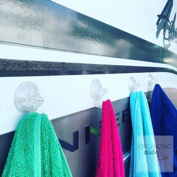 oregonrv123's tweet photo. Summer RV hack: suction cup hooks on the outside of your RV for towels/wet clothes! Have you tried something like this with your RV?🚌#RVlife https://t.co/a0qDFSZnhL