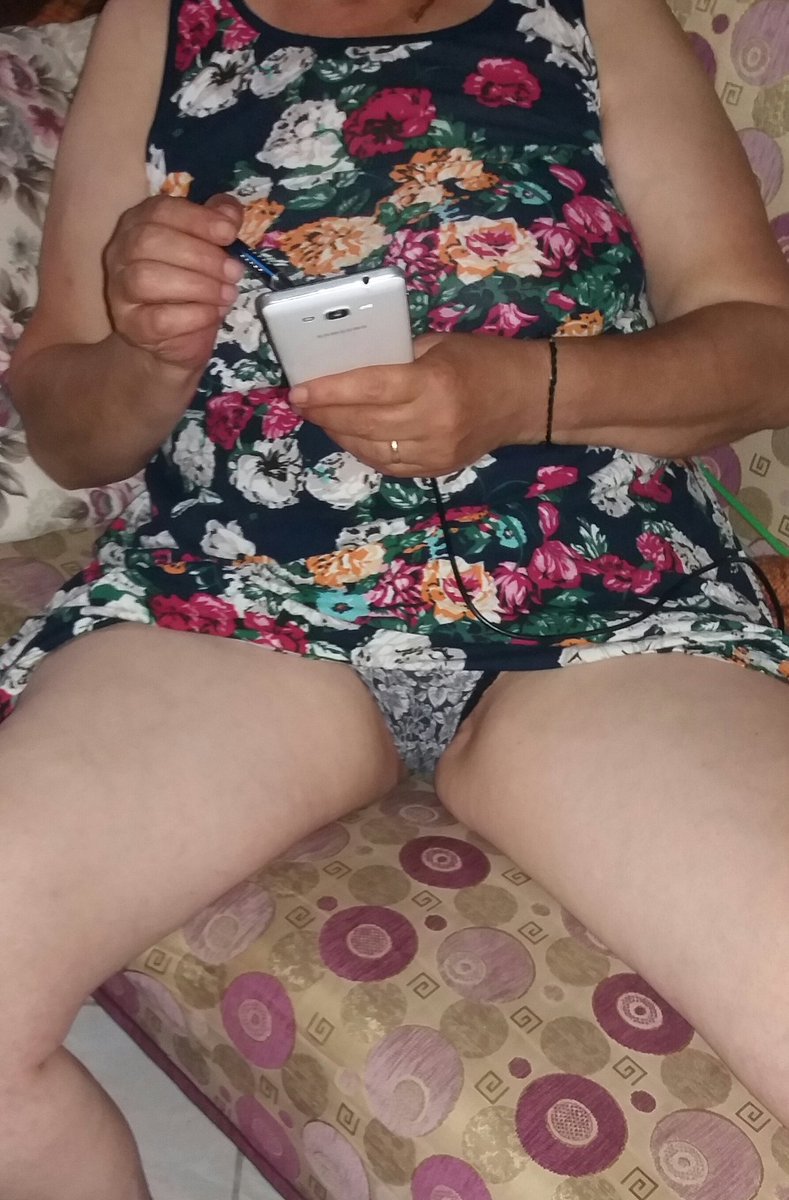 Bu Ali beni delirtecek. Bu defada telde oyun oynuyorum, yine yakalamış😉 👄👄👄👄👄