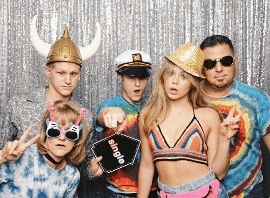 I get to see my family this weekend and I'm super excited about it ❤ Bassinger clan 🤙🏼 Xo.
